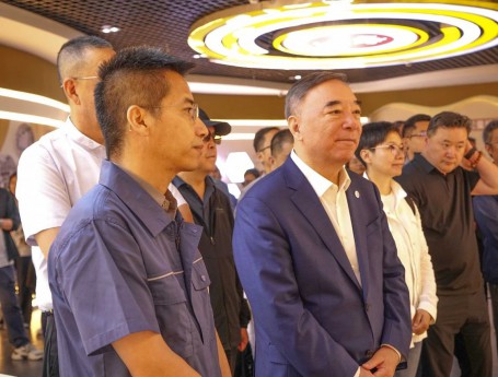 中国上市公司协会会长宋志平一行莅临佛慈制药调研指导