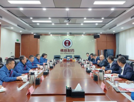 中国建设银行甘肃省分行党委书记徐宏一行莅临佛慈集团调研交流